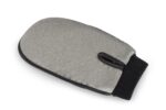 Deshedding glove with dense knobs for dogs and cats - Image 3